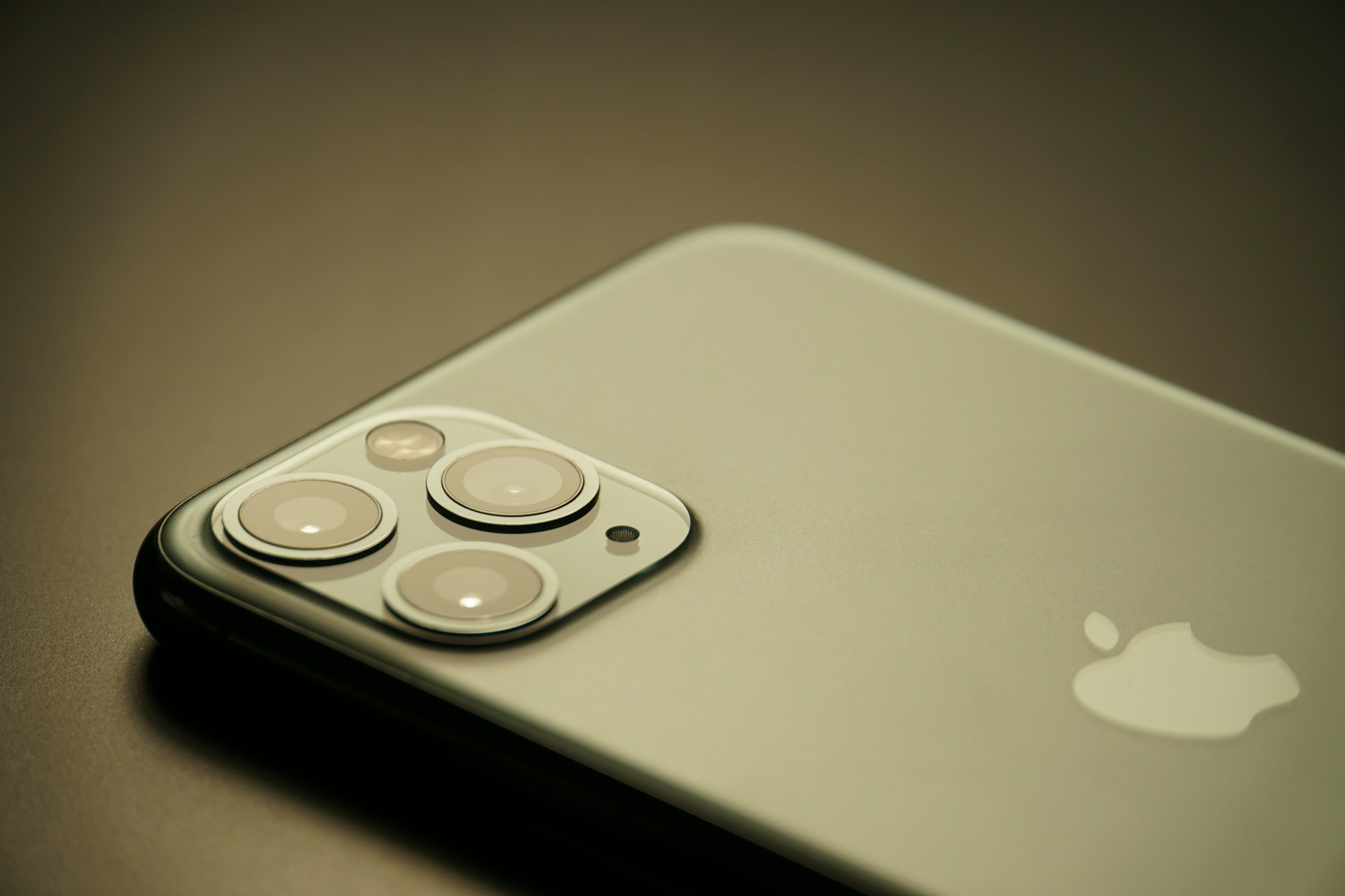iPhone 17 Conclui Testes de Pré-Produção e Abandona Revestimento Antirreflexo para Acelerar Fabricação