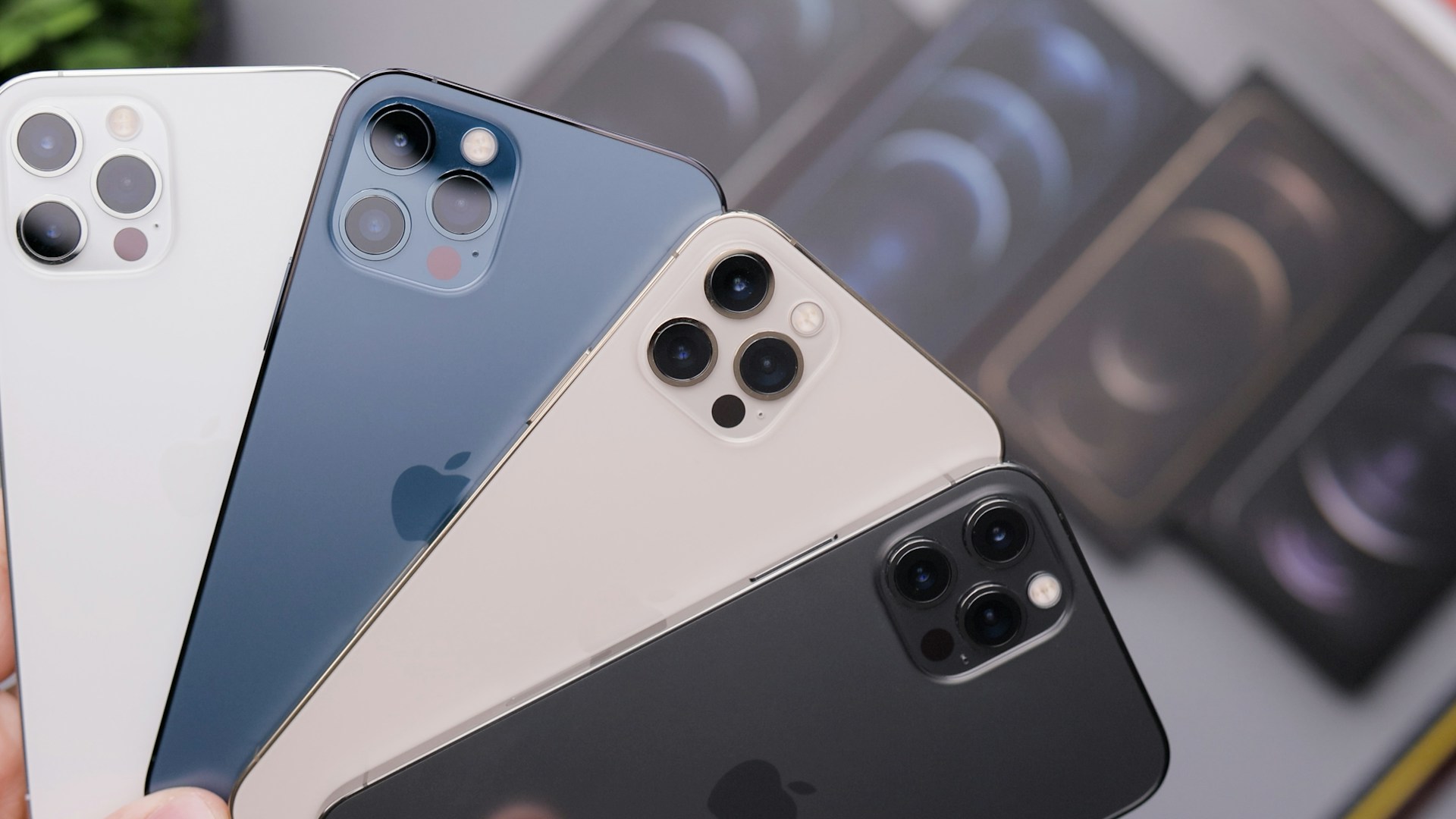 O Paradoxo da Apple: iPhones de Ponta e Capas que Decepcionam